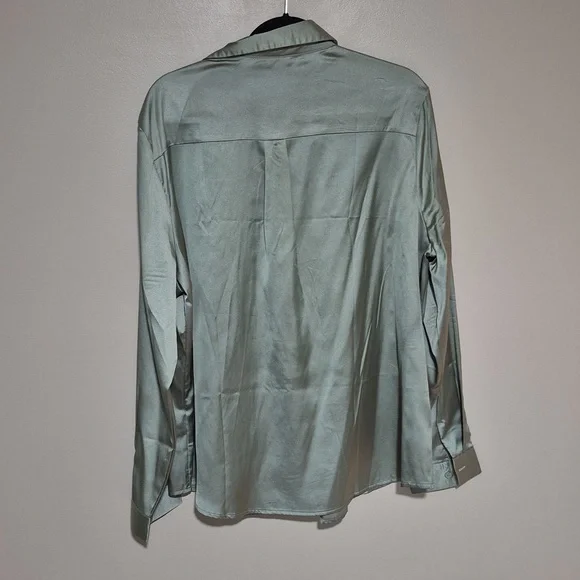 Sleek Green Button-Up Shirt - Picture 3 of 5